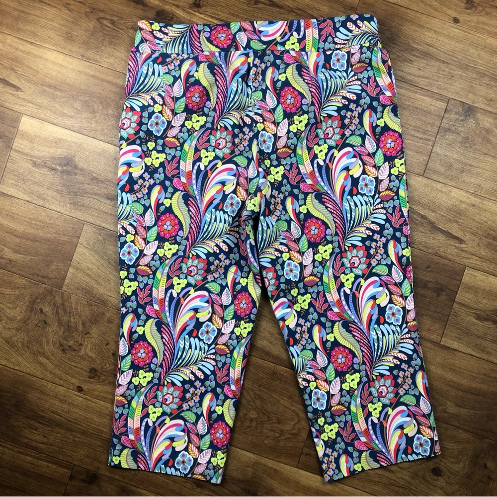 The Pioneer Woman Multicolor Floral Print Cropped Pants - Picture 7 of 7
